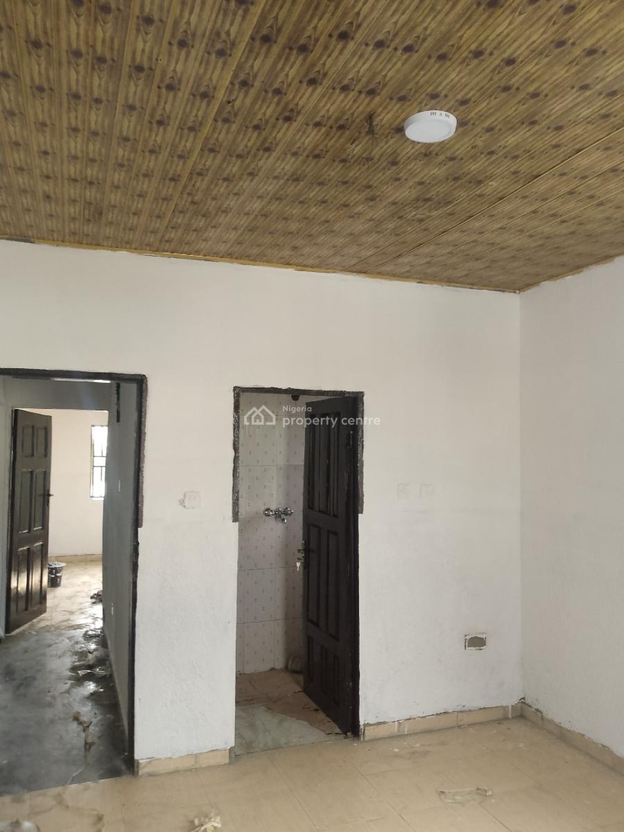 Massive 2bedroom Flat Upstairs, Gated Estate Opposite Rain Oil Abijo Gra, Sangotedo, Ajah, Lagos, Flat / Apartment for Rent