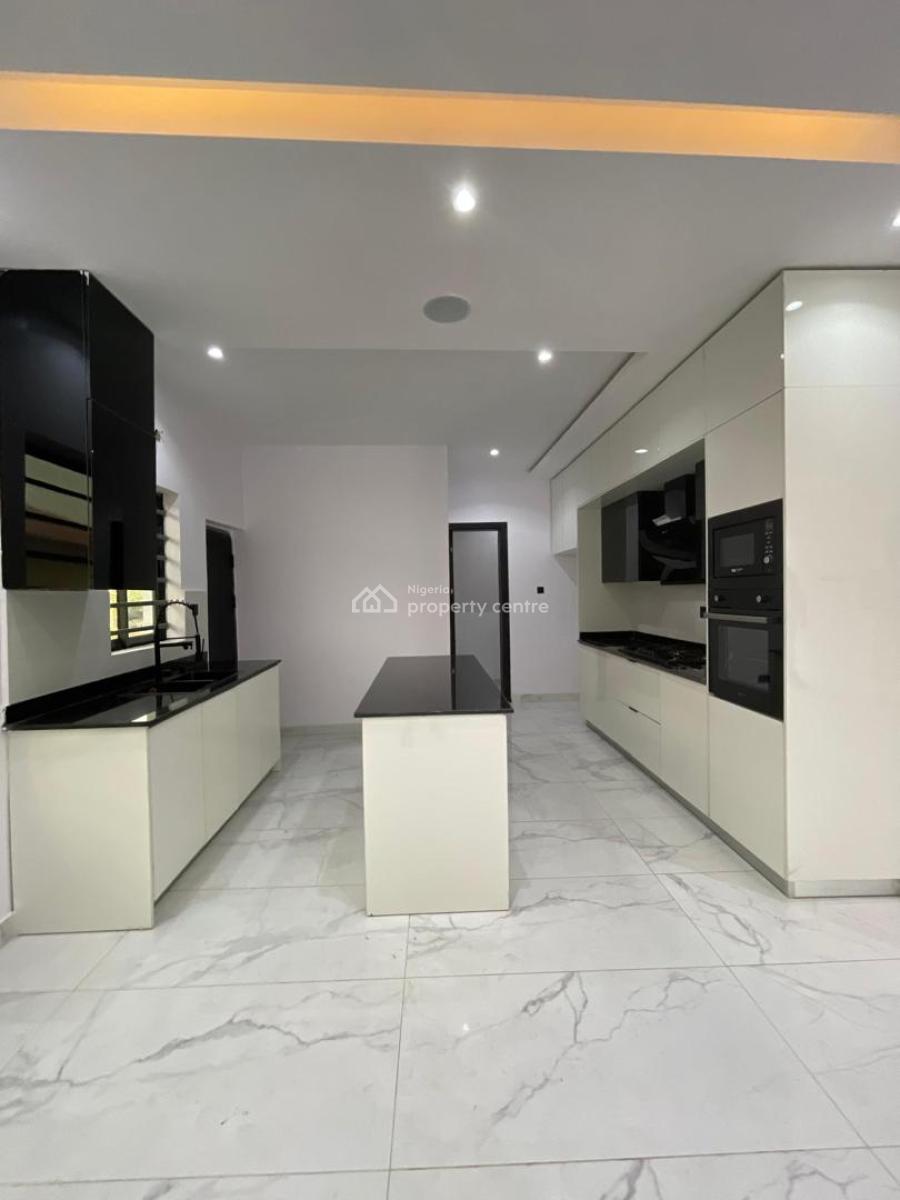 Executive & Spacious 3 Bedroom Apartment with Bq & Elevator, Lekki Phase 1, Lekki, Lagos, Flat / Apartment for Sale