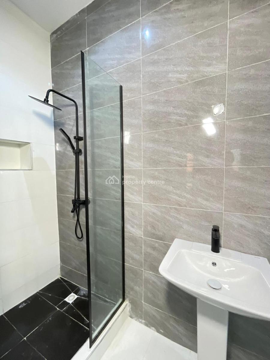 Executive & Spacious 3 Bedroom Apartment with Bq & Elevator, Lekki Phase 1, Lekki, Lagos, Flat / Apartment for Sale