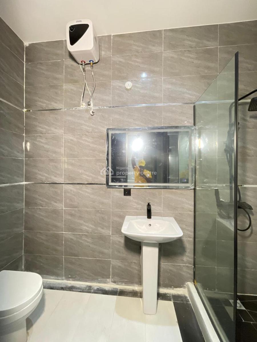 Executive & Spacious 3 Bedroom Apartment with Bq & Elevator, Lekki Phase 1, Lekki, Lagos, Flat / Apartment for Sale