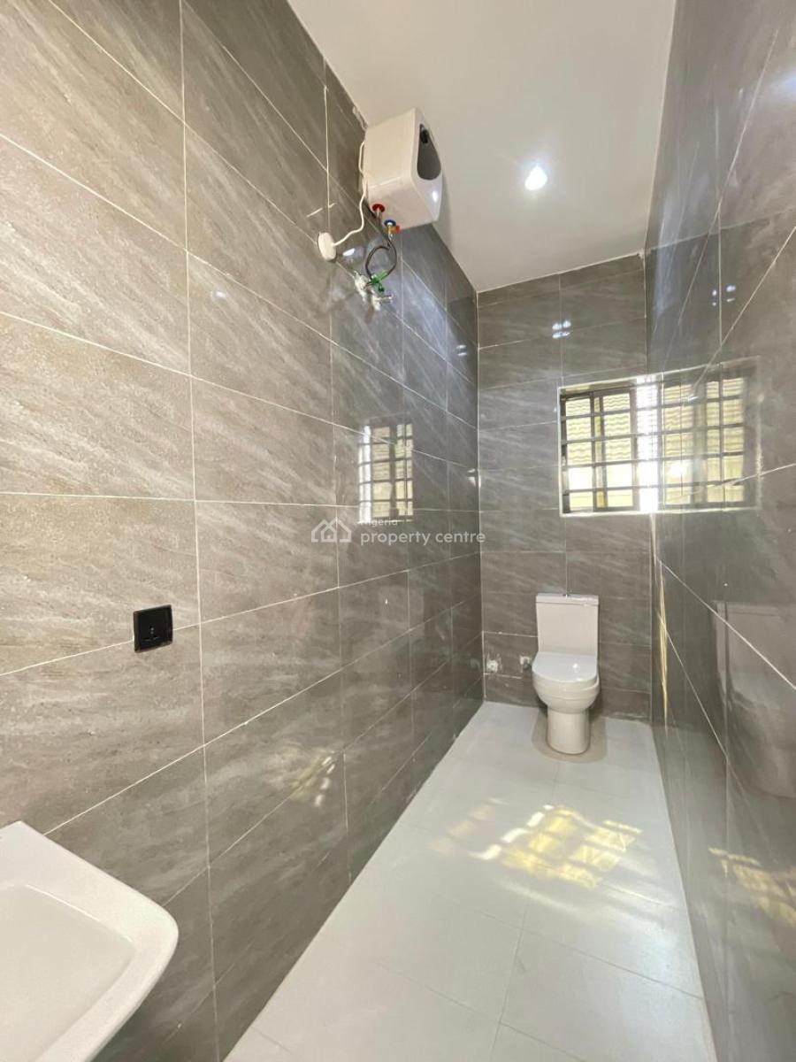 Executive & Spacious 3 Bedroom Apartment with Bq & Elevator, Lekki Phase 1, Lekki, Lagos, Flat / Apartment for Sale