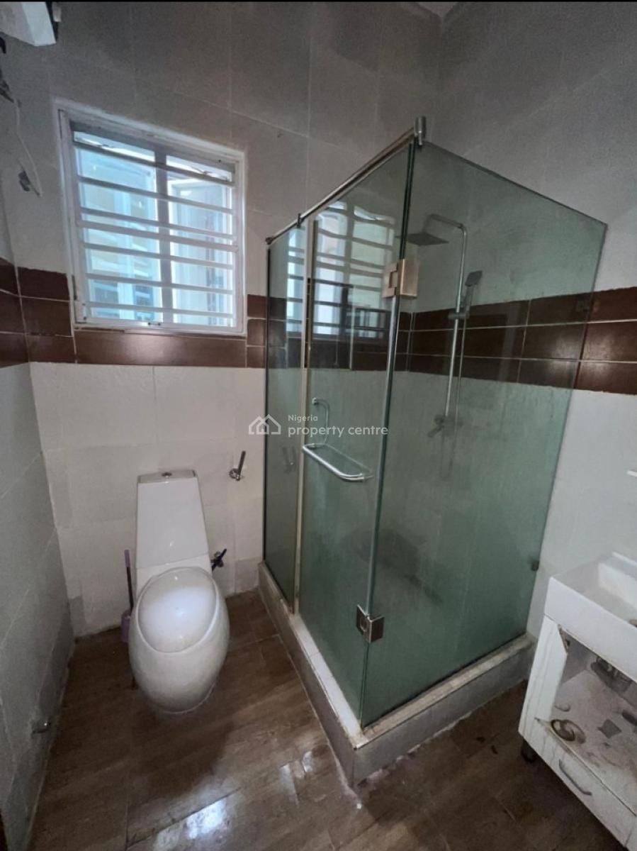 Spacious Masters Bedroom in a Shared Apartment, Chevy View Estate, Lekki, Lagos, Mini Flat (room and Parlour) for Rent