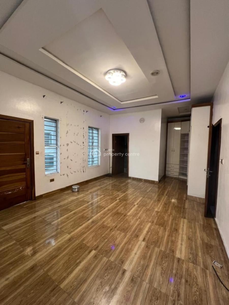 Spacious Masters Bedroom in a Shared Apartment, Chevy View Estate, Lekki, Lagos, Mini Flat (room and Parlour) for Rent