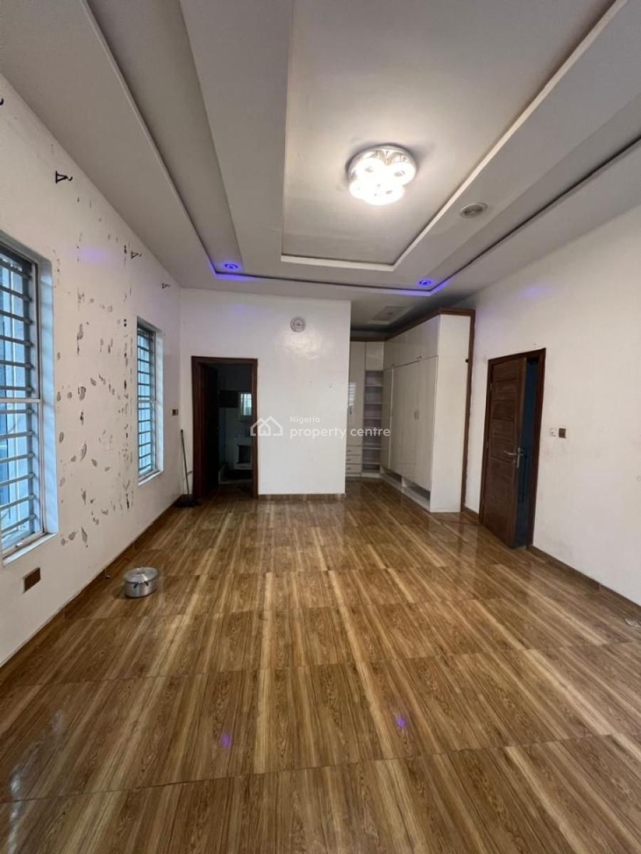 Spacious Masters Bedroom in a Shared Apartment, Chevy View Estate, Lekki, Lagos, Mini Flat (room and Parlour) for Rent