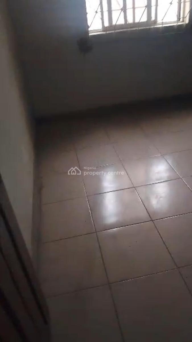 2 Bedroom Flat, Alagomeji Olonode, Alagomeji, Yaba, Lagos, Flat / Apartment for Rent