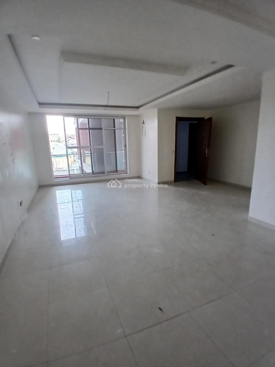 Serviced with 24/7 Power Supply 3 Bedroom En-suite Flat with an Enclos, Oniru, Victoria Island (vi), Lagos, Flat / Apartment for Rent