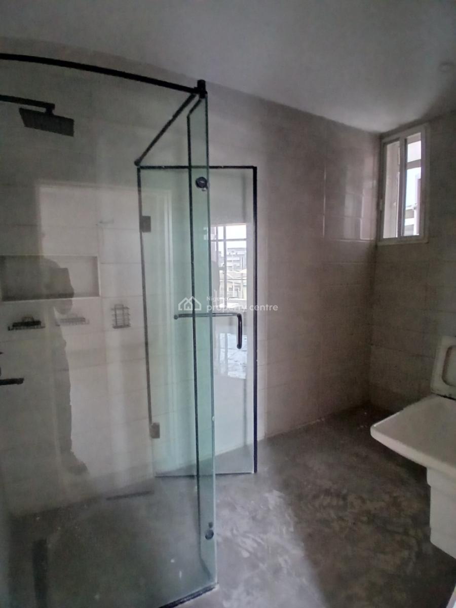 Serviced with 24/7 Power Supply 3 Bedroom En-suite Flat with an Enclos, Oniru, Victoria Island (vi), Lagos, Flat / Apartment for Rent