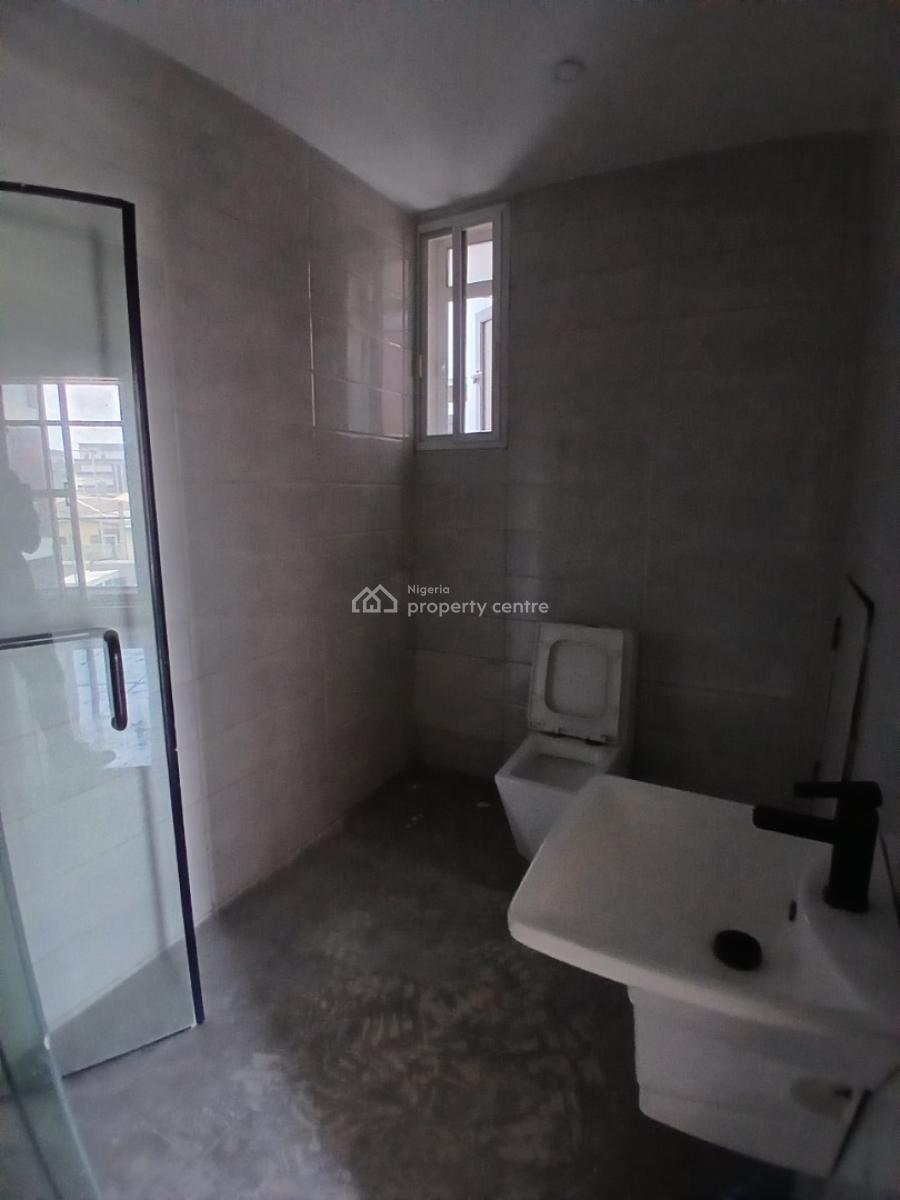 Serviced with 24/7 Power Supply 3 Bedroom En-suite Flat with an Enclos, Oniru, Victoria Island (vi), Lagos, Flat / Apartment for Rent