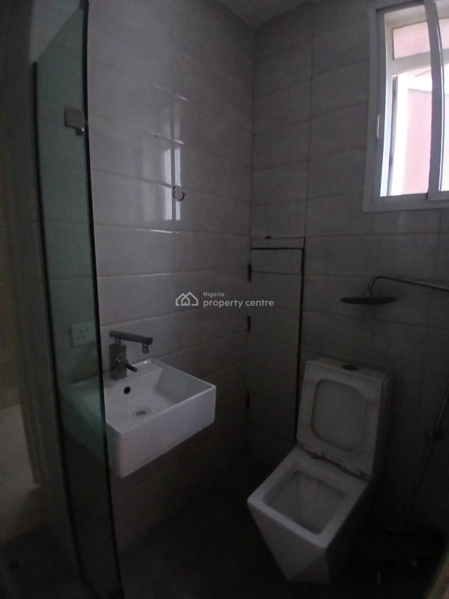 Serviced with 24/7 Power Supply 3 Bedroom En-suite Flat with an Enclos, Oniru, Victoria Island (vi), Lagos, Flat / Apartment for Rent