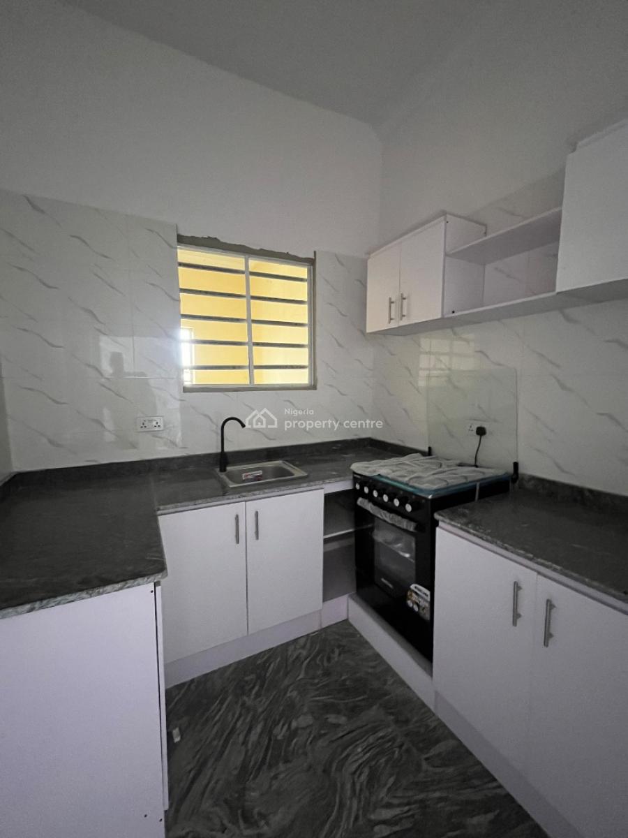 Fully Serviced 2bed Apartment with 24hrs Light in Lekki Phase 1, Lekki Phase 1, Lekki, Lagos, Flat / Apartment for Rent
