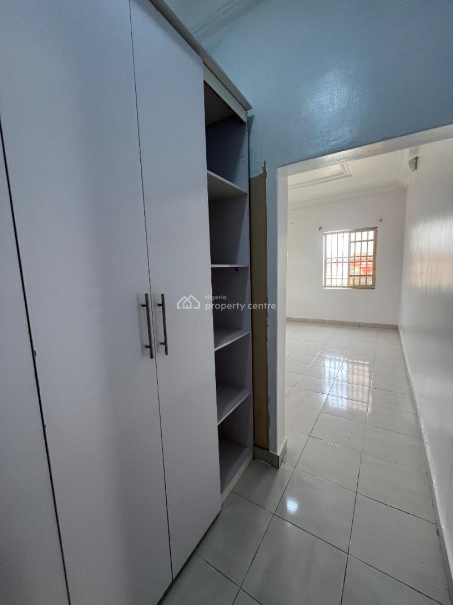 Fully Serviced 2bed Apartment with 24hrs Light in Lekki Phase 1, Lekki Phase 1, Lekki, Lagos, Flat / Apartment for Rent