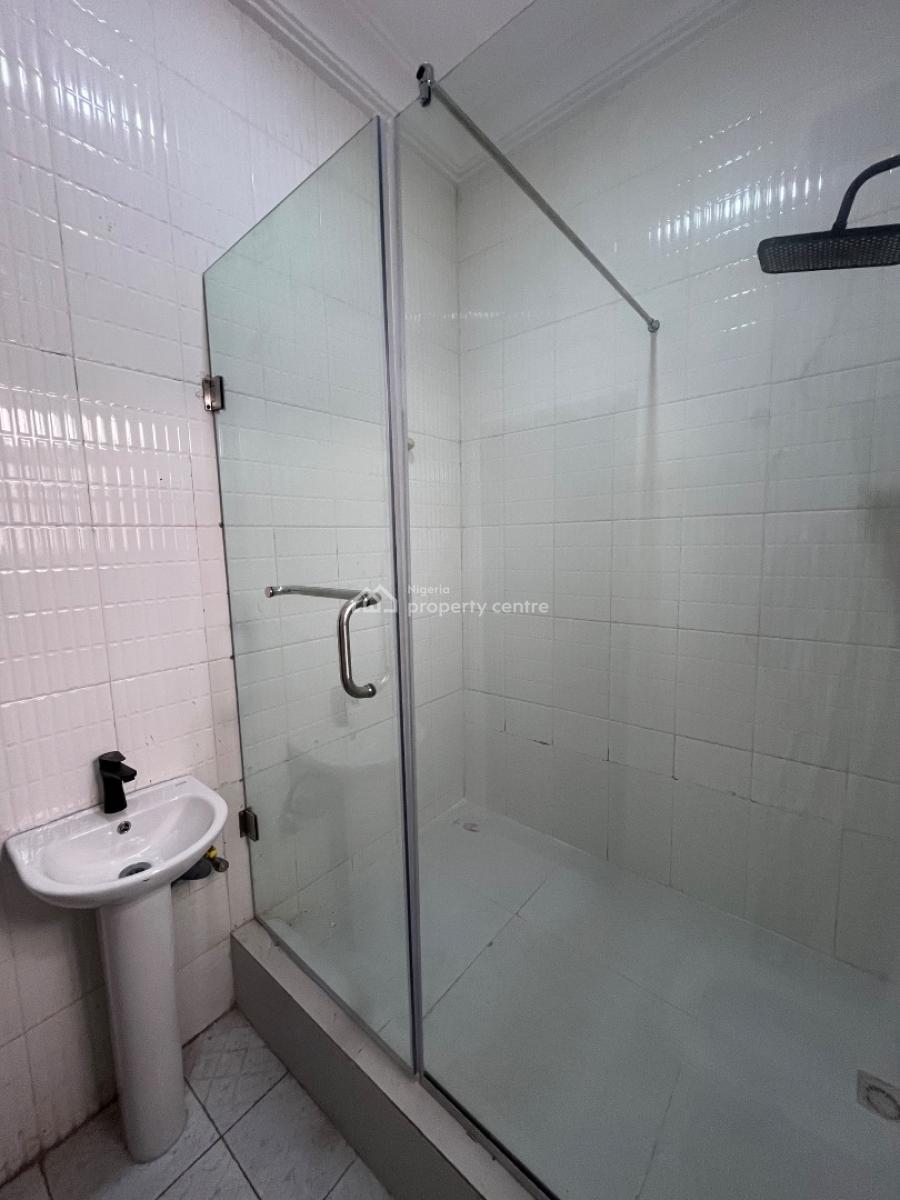 Fully Serviced 2bed Apartment with 24hrs Light in Lekki Phase 1, Lekki Phase 1, Lekki, Lagos, Flat / Apartment for Rent