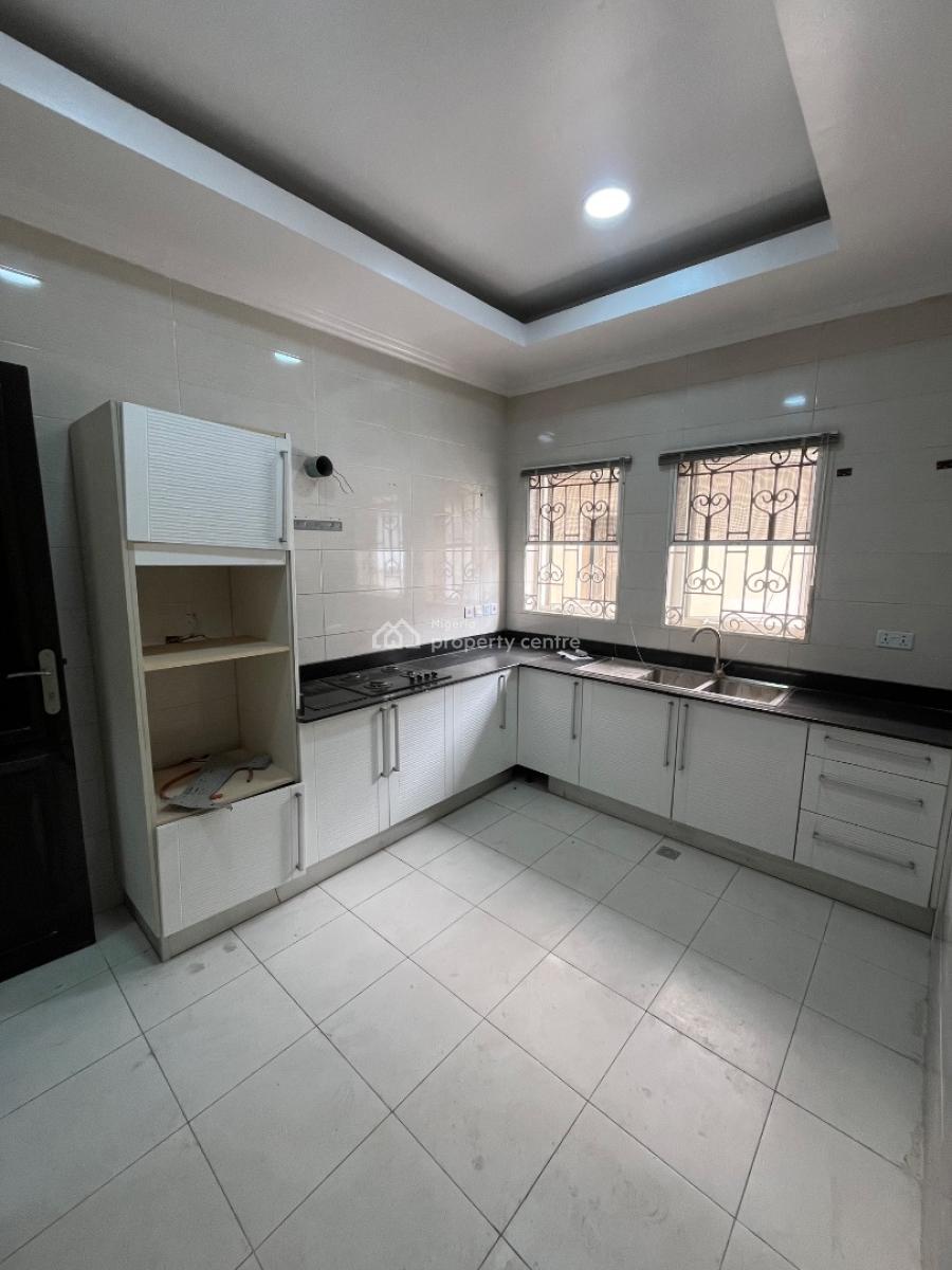 Standard 2bed Penthouse with 24hrs Power Available in Lekki Phase 1, Lekki Phase 1, Lekki, Lagos, Flat / Apartment for Rent