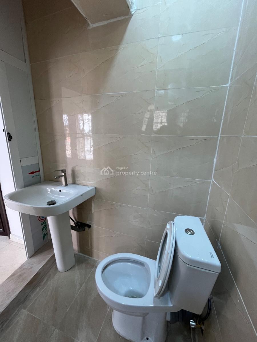 Standard 2bed Penthouse with 24hrs Power Available in Lekki Phase 1, Lekki Phase 1, Lekki, Lagos, Flat / Apartment for Rent