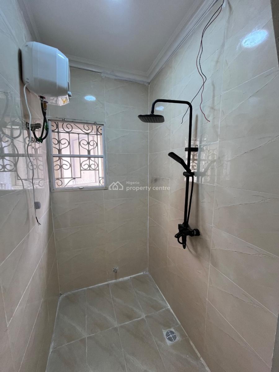 Standard 2bed Penthouse with 24hrs Power Available in Lekki Phase 1, Lekki Phase 1, Lekki, Lagos, Flat / Apartment for Rent