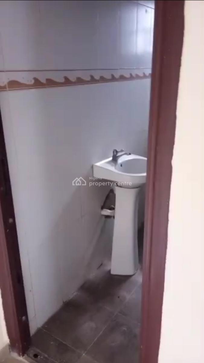 Spacious 4 Bedroom Duplex  Lugbe, Lugbe District, Abuja, Semi-detached Duplex for Rent