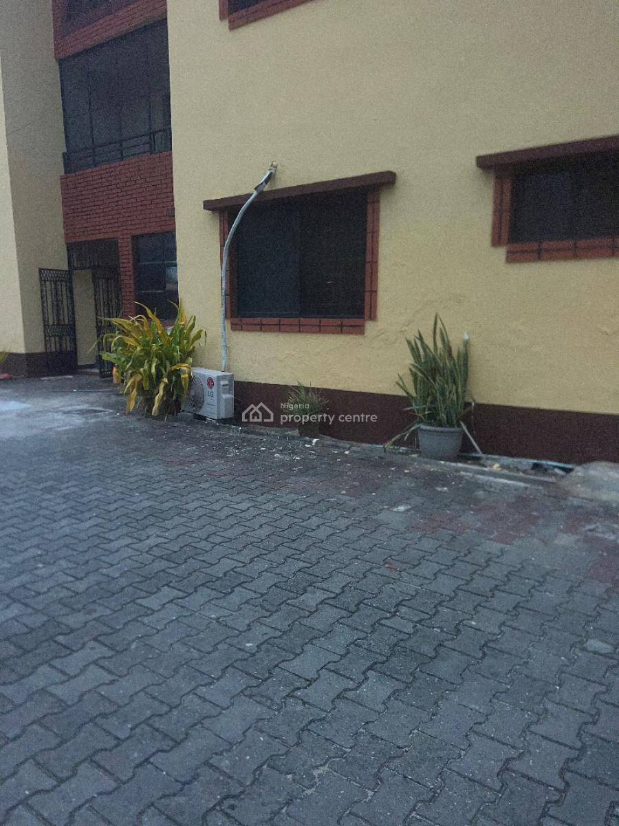 3bedroom Flat, Admiralty Way, Lekki Phase 1, Lekki, Lagos, Flat / Apartment for Rent