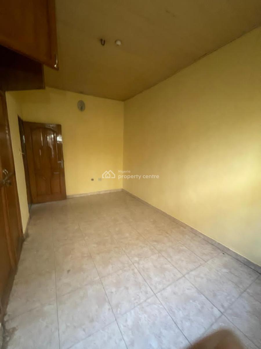 Clean, Decent & Spacious 3 Bedroom Flat, Omole Phase 2, Olowora, Magodo, Lagos, Flat / Apartment for Rent