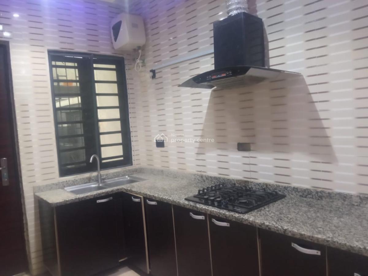 Spacious 2 Bedroom Apartment, Ologolo, Lekki, Lagos, Flat / Apartment for Rent