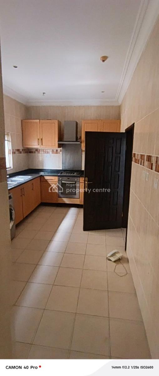 Clean 3 Bedroom Flat Downstairs in Phase1, Off Admiralty Way, Lekki Phase 1, Lekki, Lagos, Flat / Apartment for Rent