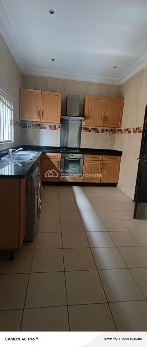 Sharp 3bedroom Flat Ground Floor in Phase 1, Off Omorinre Johnson, Lekki Phase 1, Lekki, Lagos, Flat / Apartment for Rent