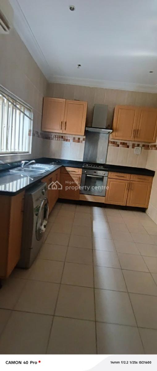 Sharp 3bedroom Flat Ground Floor in Phase 1, Off Omorinre Johnson, Lekki Phase 1, Lekki, Lagos, Flat / Apartment for Rent