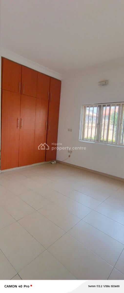 Sharp 3bedroom Flat Ground Floor in Phase 1, Off Omorinre Johnson, Lekki Phase 1, Lekki, Lagos, Flat / Apartment for Rent