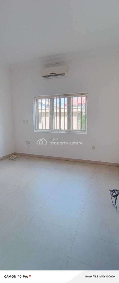 Service Three Bedroom Flat in Lekki, By Evercare Hospital in Phase 1, Lekki Phase 1, Lekki, Lagos, Flat / Apartment for Rent