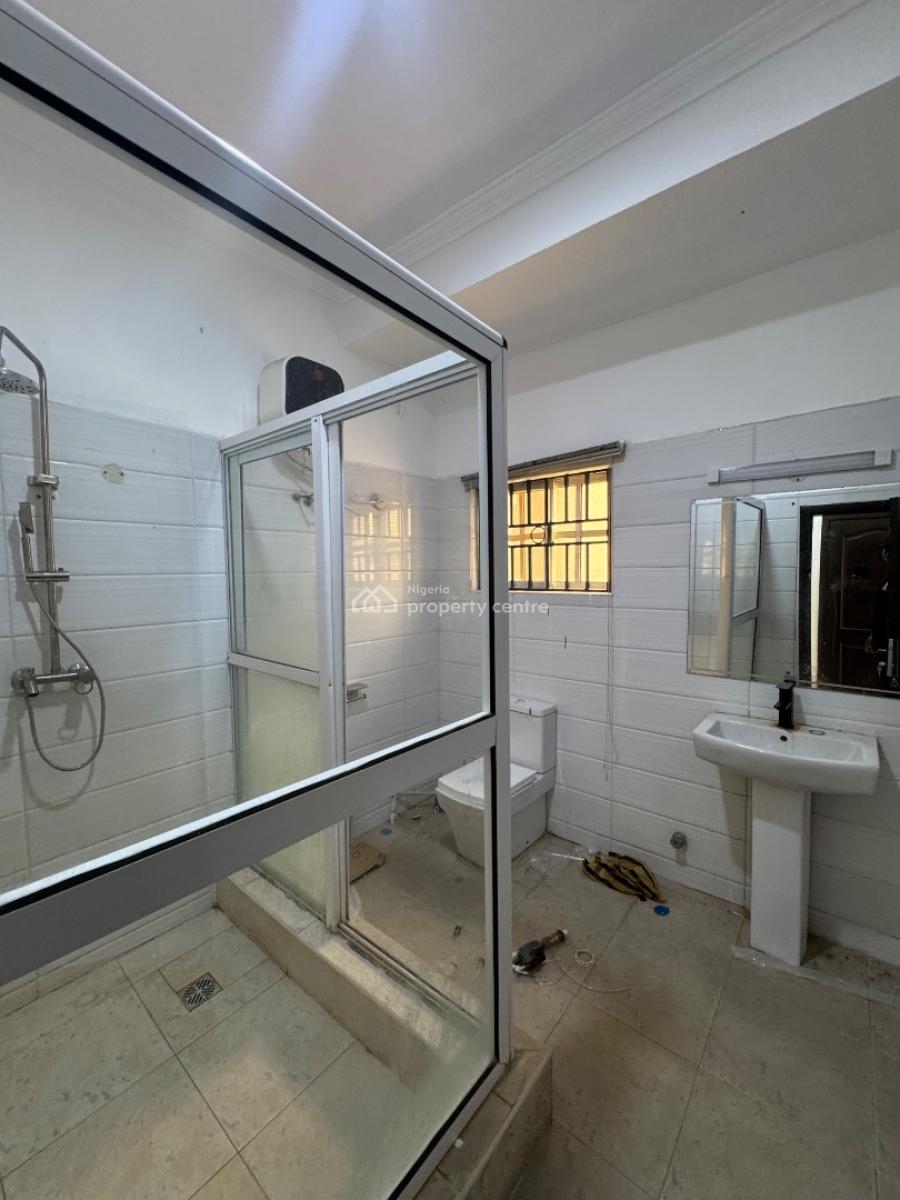 Spacious Three Bedroom Apartment, Lekki Phase 1, Lekki, Lagos, Flat / Apartment for Rent