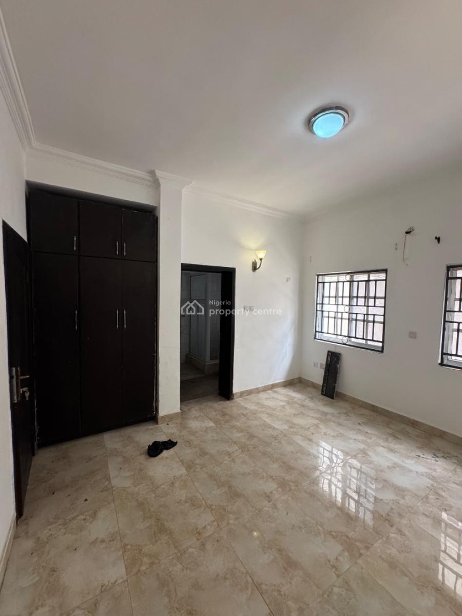 Spacious Three Bedroom Apartment, Lekki Phase 1, Lekki, Lagos, Flat / Apartment for Rent