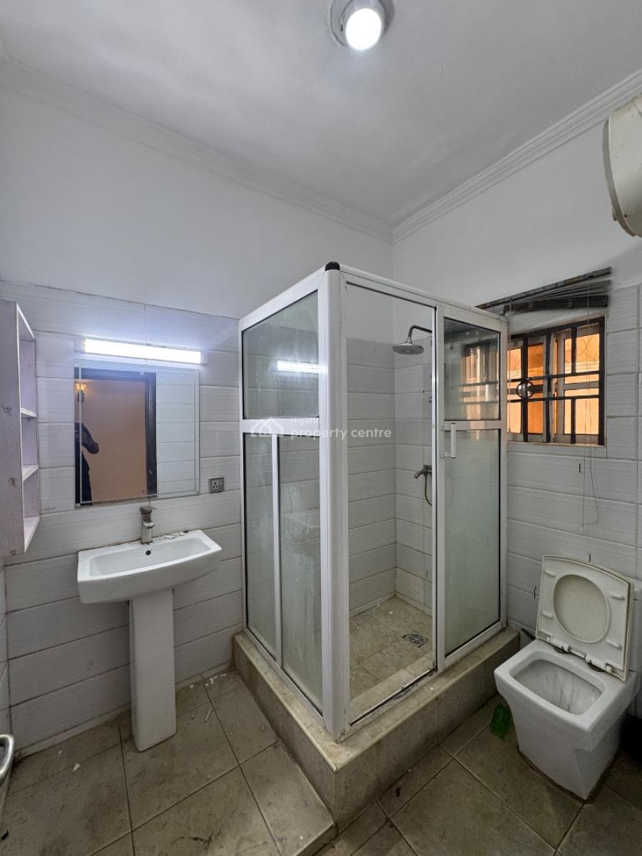 Spacious Three Bedroom Apartment, Lekki Phase 1, Lekki, Lagos, Flat / Apartment for Rent