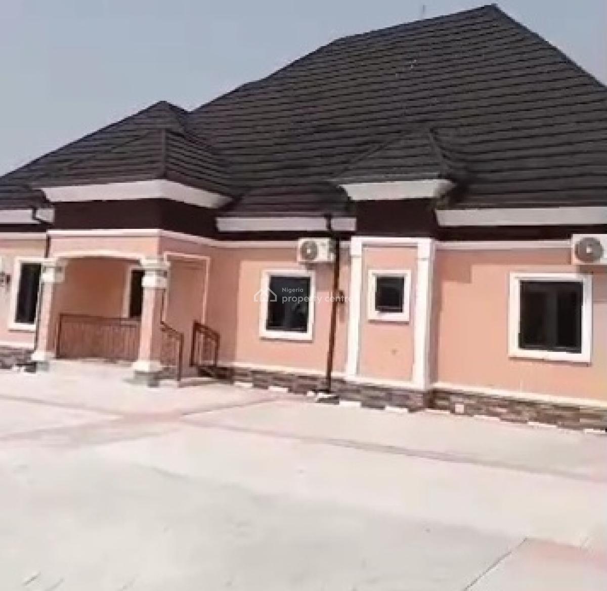 4 Bedroom Bungalow with 2 Bedroom Flat Bq 100ft By 100ft Land, Aruogba Community, Off Airport Road Gra, Benin, Oredo, Edo, Detached Bungalow for Sale