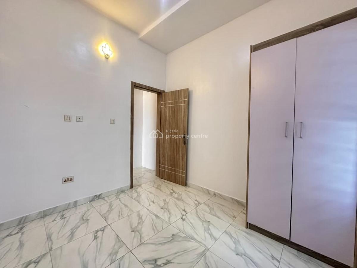 Neat Shared Apartment (self-contain) with Fitted Kitchen, Chevron, Lekki, Lagos, Flat / Apartment for Rent