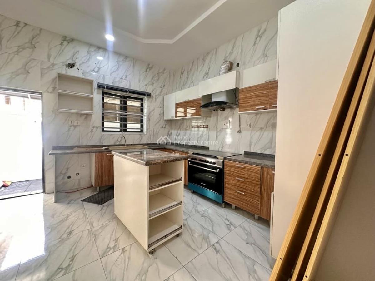 Neat Shared Apartment (self-contain) with Fitted Kitchen, Chevron, Lekki, Lagos, Flat / Apartment for Rent