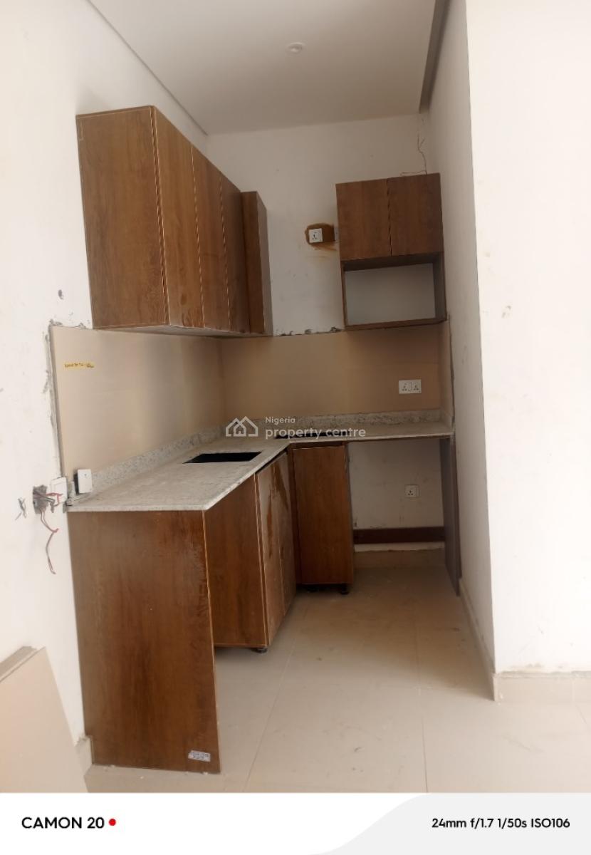 Beautiful Studio Apartment in a Good Neighborhood.  Location : Yaba, Yaba, Lagos, Flat / Apartment for Sale