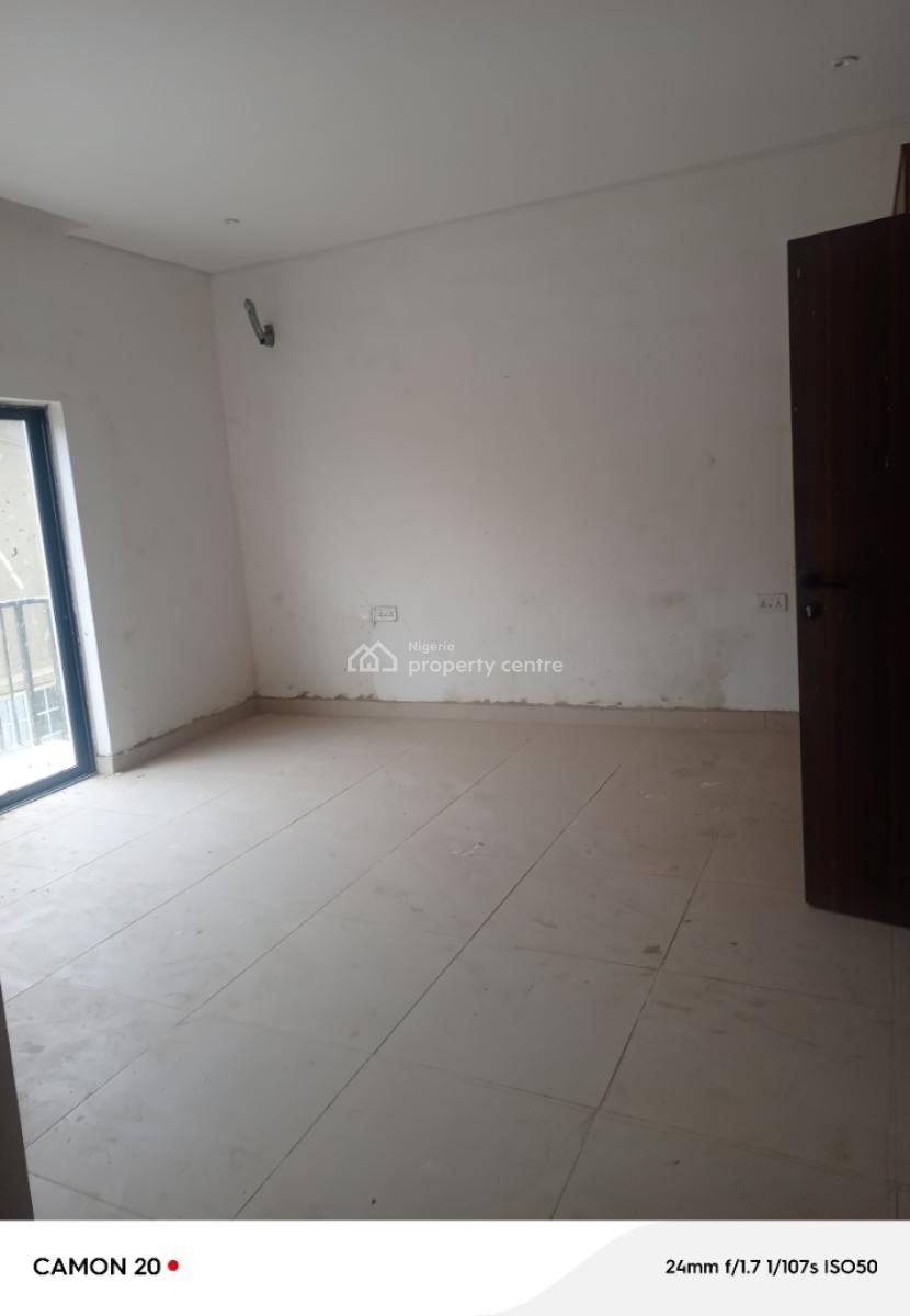 Beautiful Studio Apartment in a Good Neighborhood.  Location : Yaba, Yaba, Lagos, Flat / Apartment for Sale