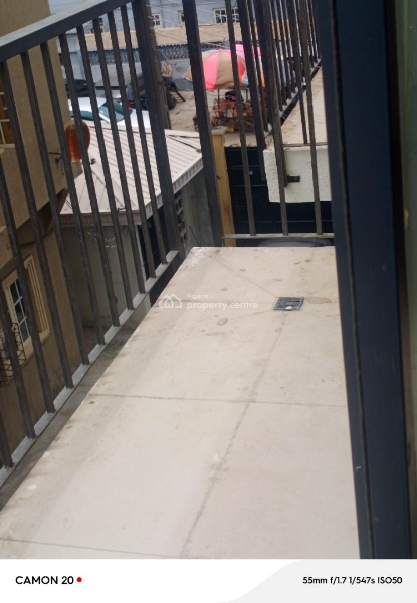 Beautiful Studio Apartment in a Good Neighborhood.  Location : Yaba, Yaba, Lagos, Flat / Apartment for Sale