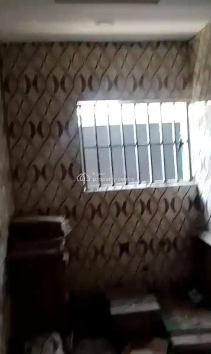 Standard Spacious 2 Bedroom Apartment, Iporin Community, Costain Side, Surulere, Lagos, Flat / Apartment for Rent