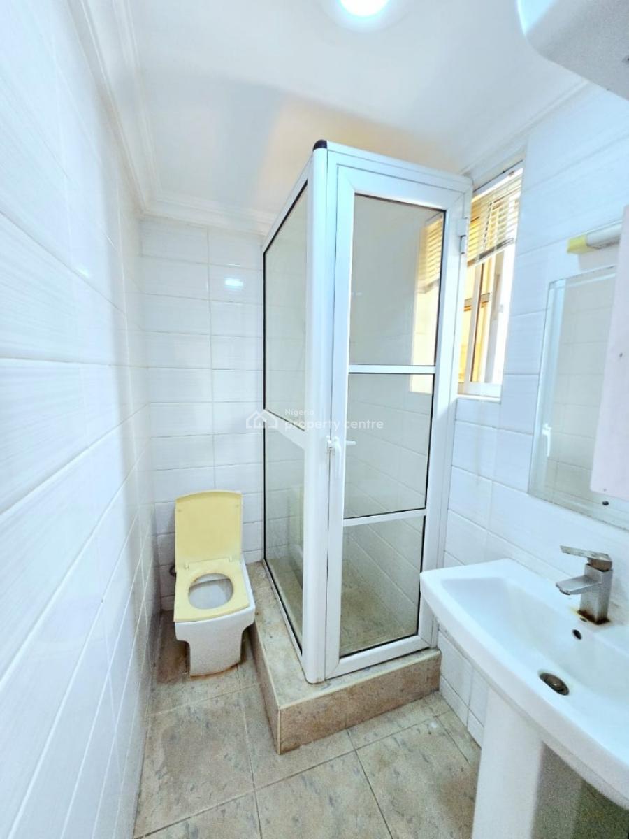 Neatly Maintained 6 Units of 3 Bedroom Apartment, Lekki Phase 1, Lekki, Lagos, Flat / Apartment for Rent
