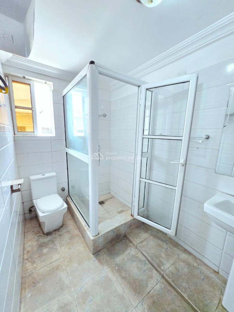 Neatly Maintained 6 Units of 3 Bedroom Apartment, Lekki Phase 1, Lekki, Lagos, Flat / Apartment for Rent