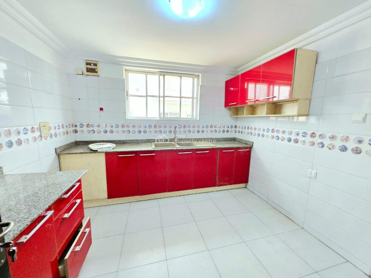 Neatly Maintained 6 Units of 3 Bedroom Apartment, Lekki Phase 1, Lekki, Lagos, Flat / Apartment for Rent
