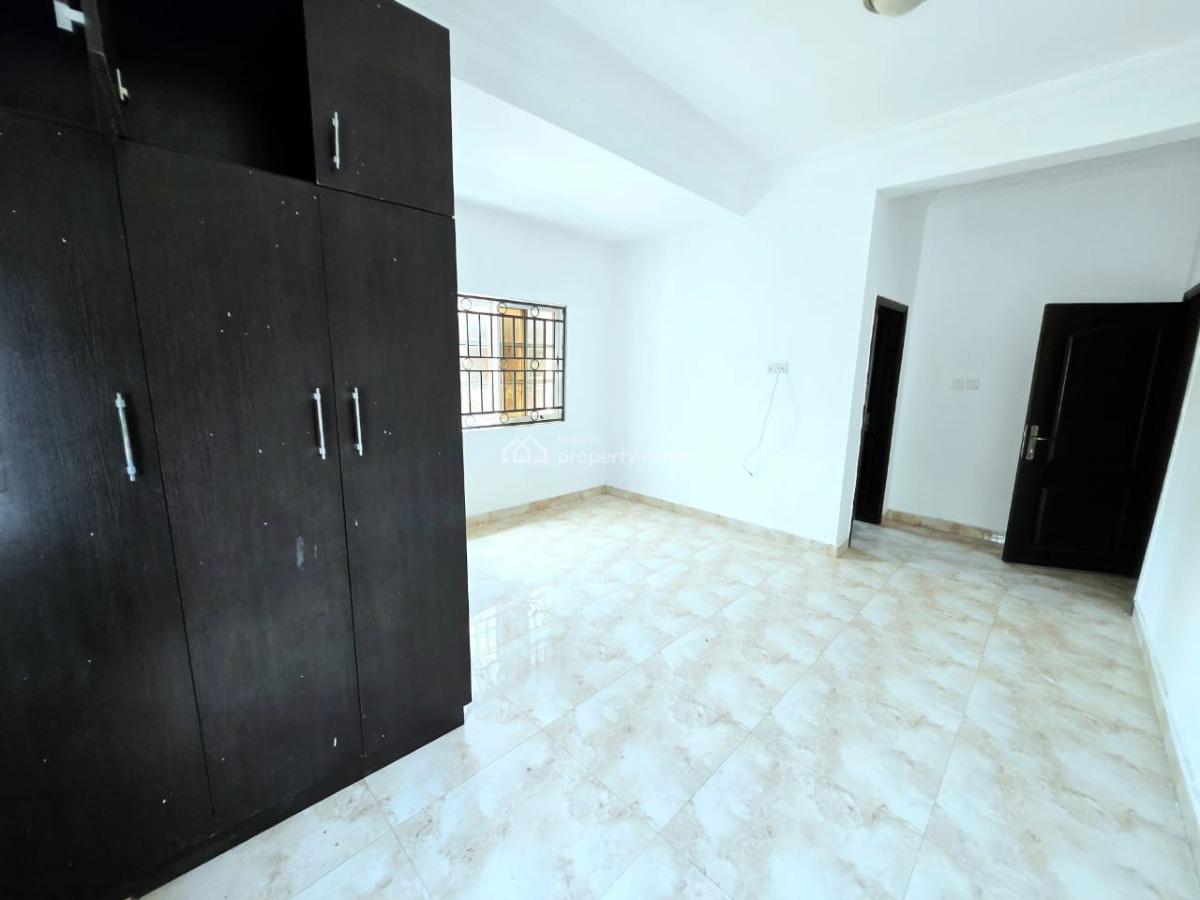 Neatly Maintained 6 Units of 3 Bedroom Apartment, Lekki Phase 1, Lekki, Lagos, Flat / Apartment for Rent