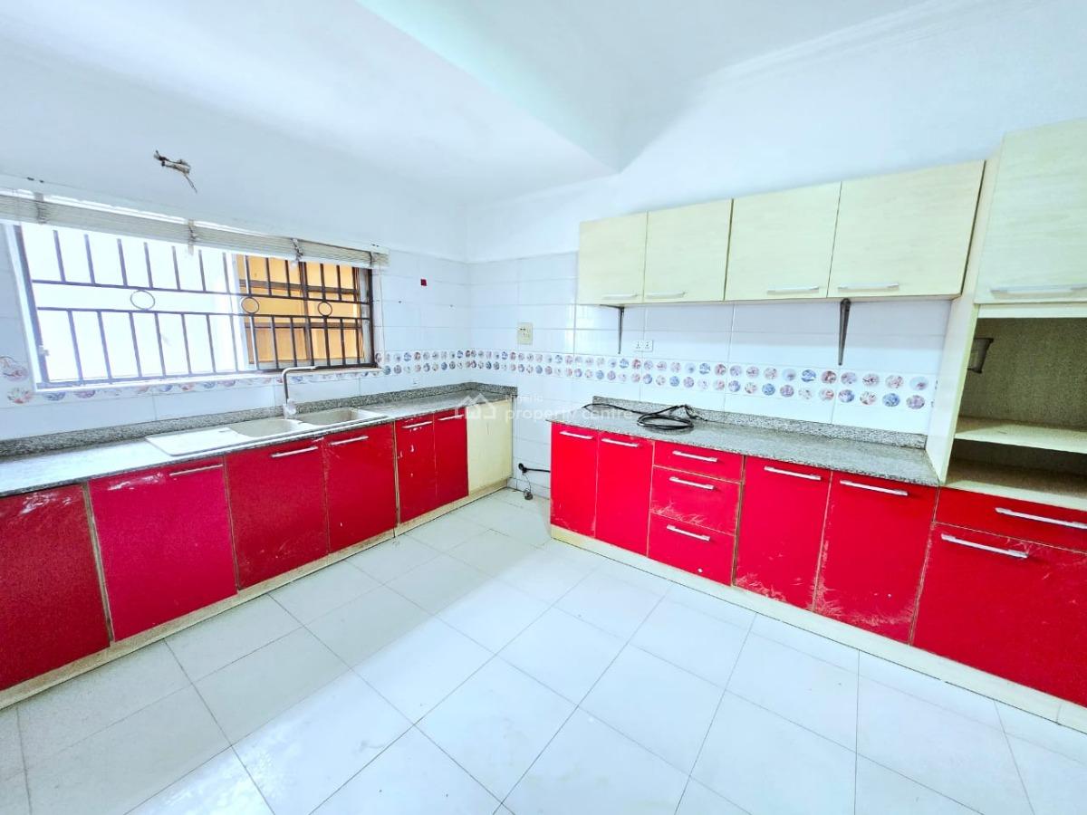 Neatly Maintained 6 Units of 3 Bedroom Apartment, Lekki Phase 1, Lekki, Lagos, Flat / Apartment for Rent