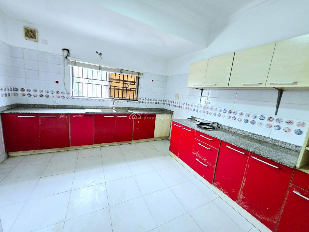 Neatly Maintained 6 Units of 3 Bedroom Apartment, Lekki Phase 1, Lekki, Lagos, Flat / Apartment for Rent