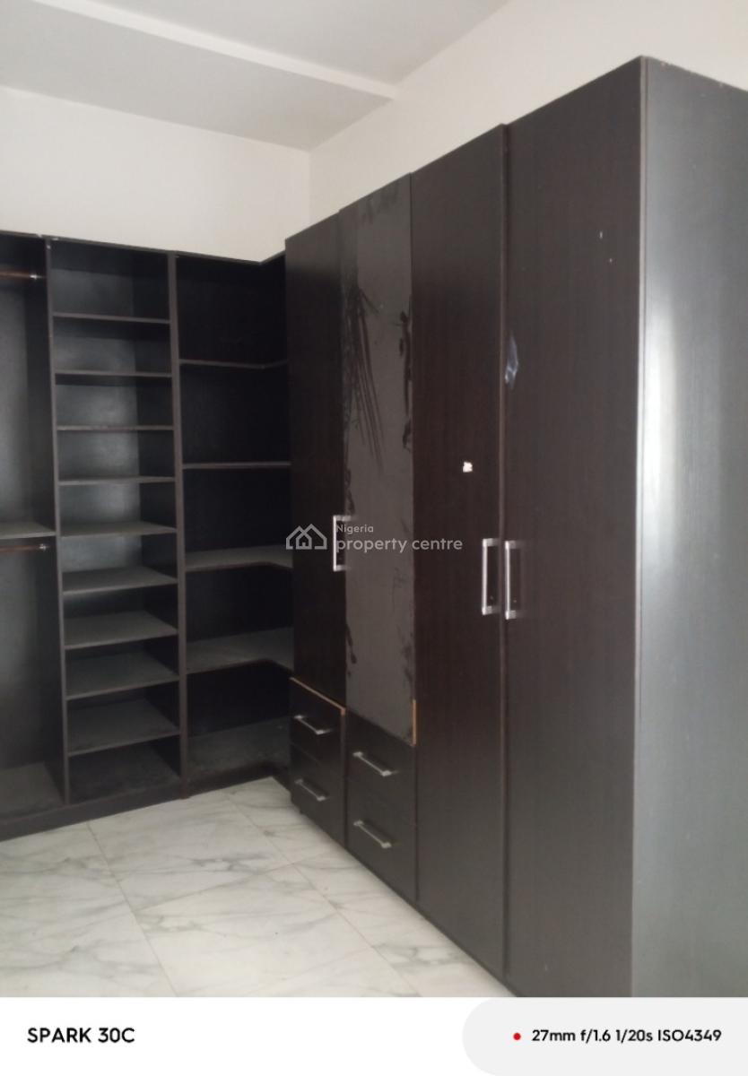 Spacious Master Bedroom, Orchid Road, Lekki, Lagos, Flat / Apartment for Rent