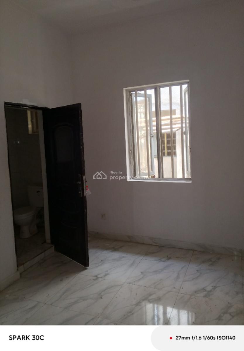 Spacious Master Bedroom, Orchid Road, Lekki, Lagos, Flat / Apartment for Rent