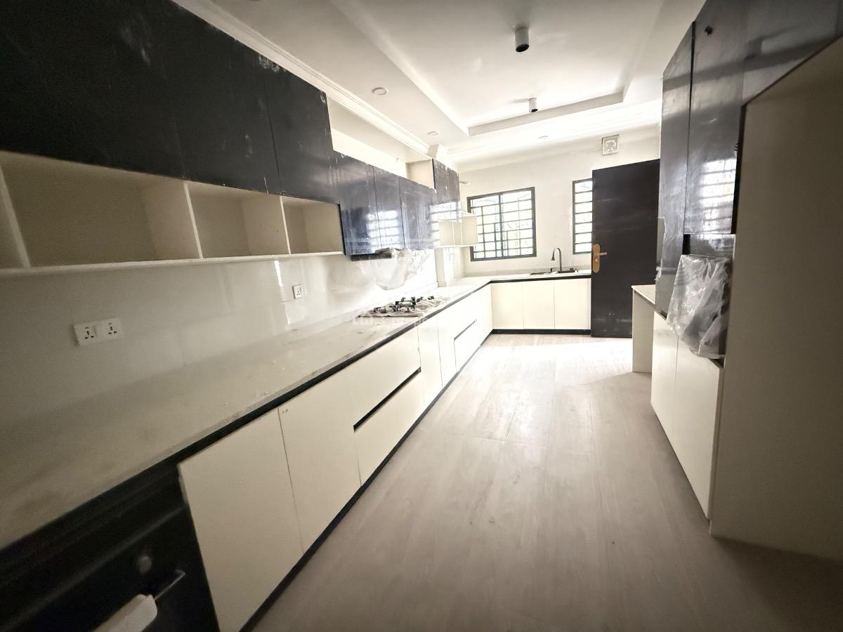 Brand New 4 Bedroom Flat for Distress, Freedom Way, Lekki Phase 1, Lekki, Lagos, Block of Flats for Sale