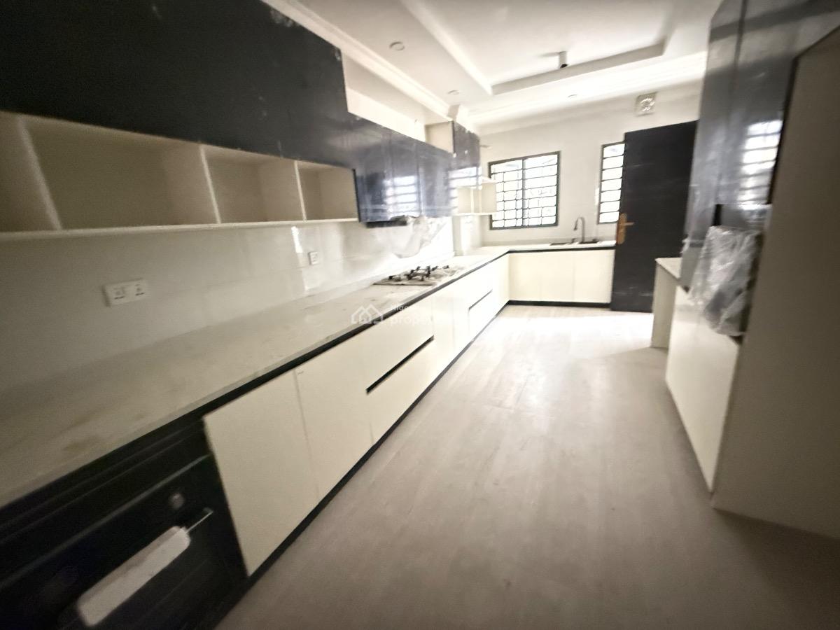 Brand New 4 Bedroom Flat for Distress, Freedom Way, Lekki Phase 1, Lekki, Lagos, Block of Flats for Sale