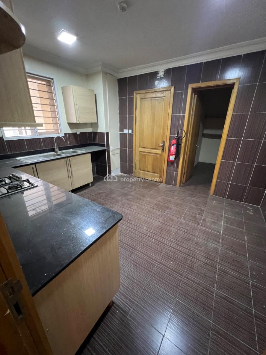 Executive 3-bedroom Flat with 1 Room Bq Located in a High-brow Area, Lekki Phase 1, Lekki, Lagos, Flat / Apartment for Rent