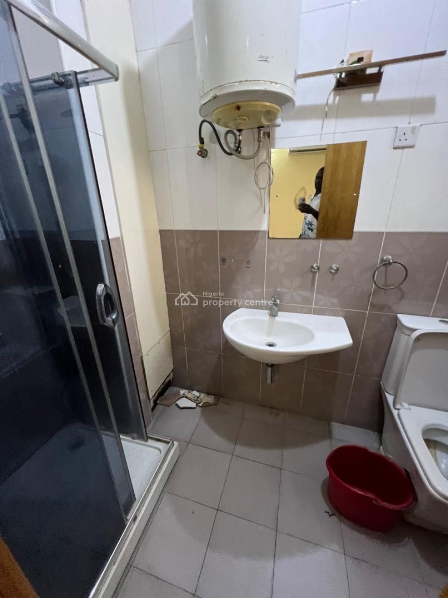 Executive 3-bedroom Flat with 1 Room Bq Located in a High-brow Area, Lekki Phase 1, Lekki, Lagos, Flat / Apartment for Rent